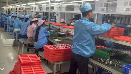 Customized Qi 15W Automatic Opening-Closing Mobile Phone Bracket Wireless Charger in Car